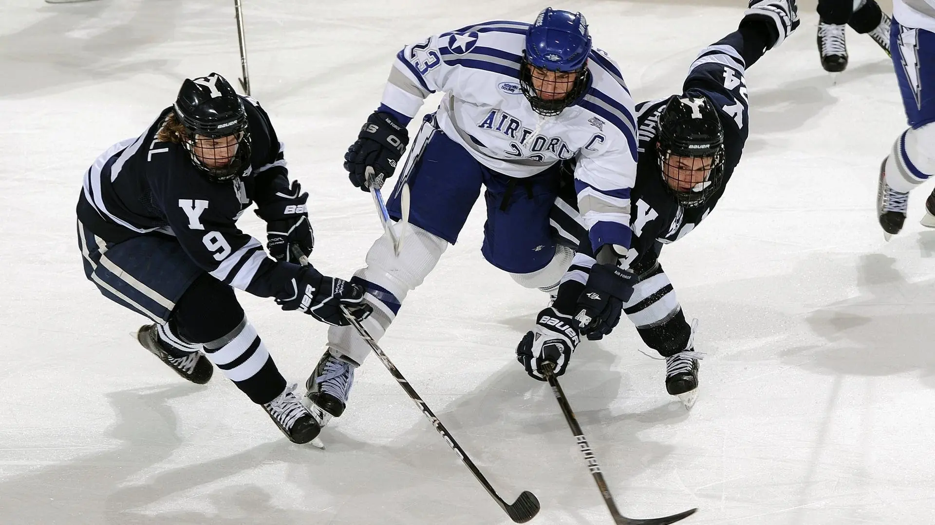 逆境中的“无畏勇者”：坚定不移的足球精神